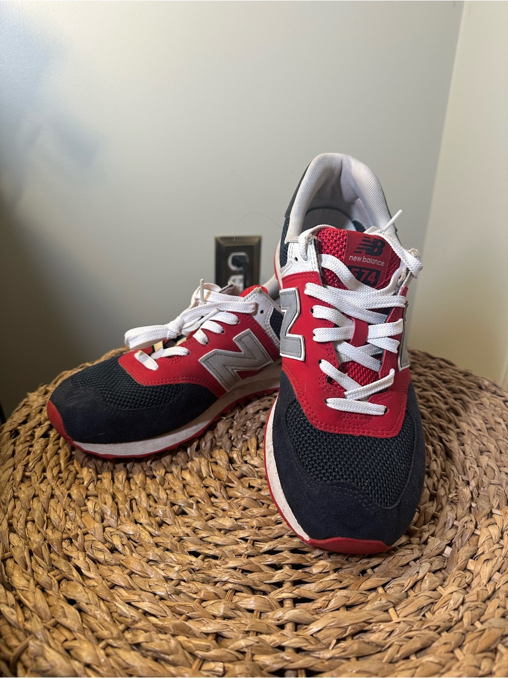 New Balance 574 Men’s Sneakers Shoes Size 9.5 Red White Blue